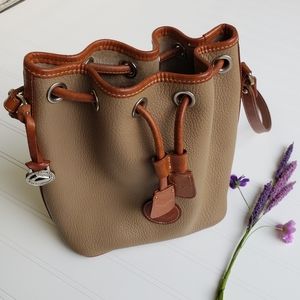 ⛔SOLD!!⛔ Dooney and Bourke tan Pebble leather bag